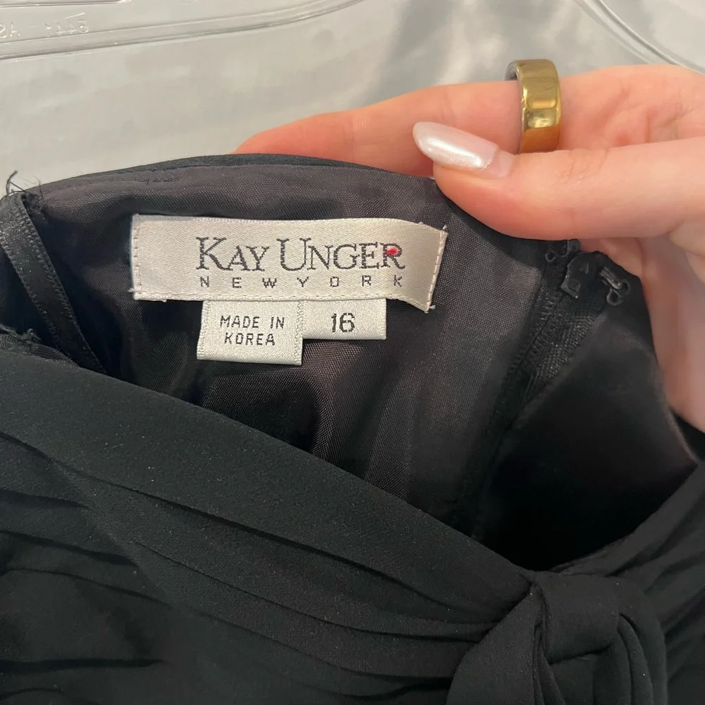 Kay Unger Black Ruched Sleeveless Crop Top - Picture 2 of 3